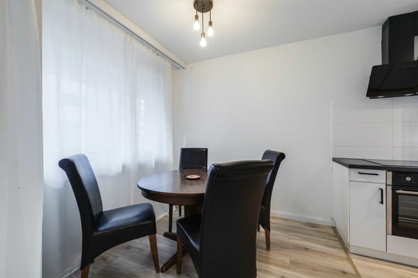Stilvoll wohnen oder clever investieren: Renovierte 2.5-Zimmer-Wohnung mit Balkon 5