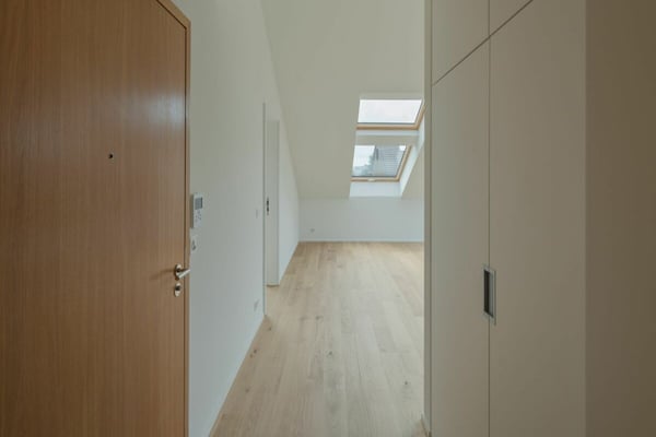 Grosszügige 3½-Zimmer-Dachwohnung mit Galerie und Balkon 8