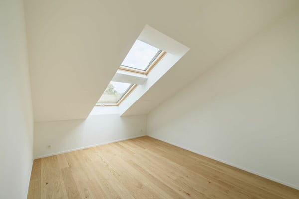 Grosszügige 3½-Zimmer-Dachwohnung mit Galerie und Balkon 9