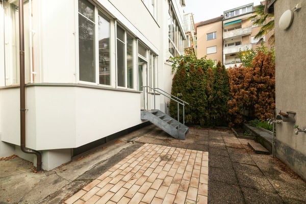 Charmantes Mehrfamilienhaus mit Ateliergebäude, Parkplatz und vielfältigen Möglichkeiten 16