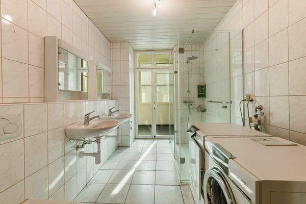 Charmantes Mehrfamilienhaus mit Ateliergebäude, Parkplatz und vielfältigen Möglichkeiten 5