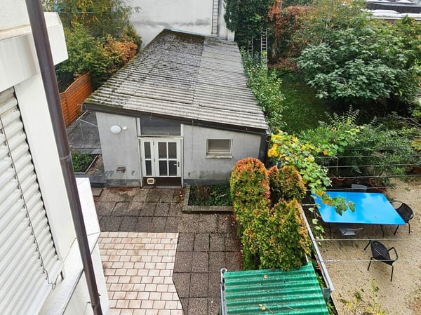 Charmantes Mehrfamilienhaus mit Ateliergebäude, Parkplatz und vielfältigen Möglichkeiten 13
