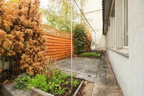 Charmantes Mehrfamilienhaus mit Ateliergebäude, Parkplatz und vielfältigen Möglichkeiten 15