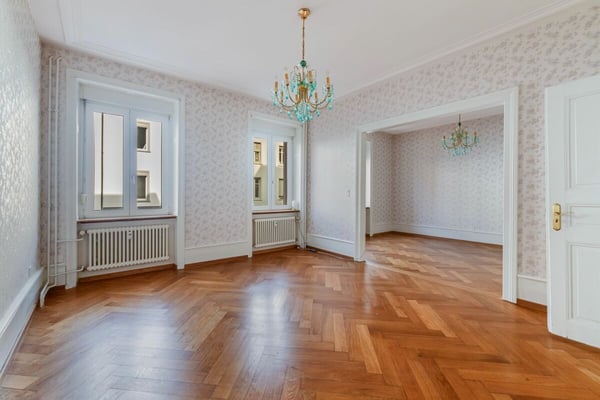 Charmantes Mehrfamilienhaus mit Ateliergebäude, Parkplatz und vielfältigen Möglichkeiten 4