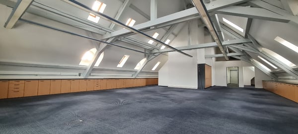 ca. 180 m1 Büroräume im 6. OG 5