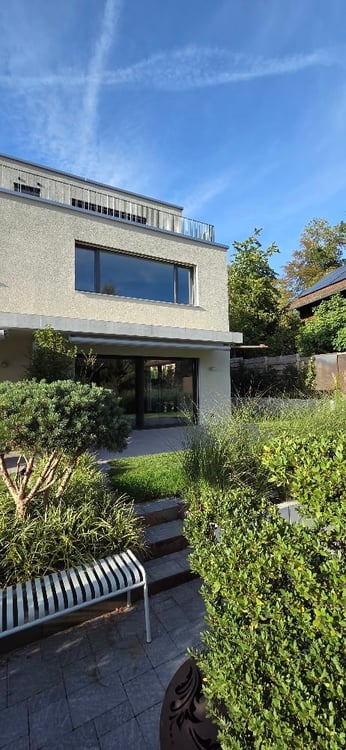 Modernes 6.5-Zimmer-Doppeleinfamilienhaus in St. Gallen