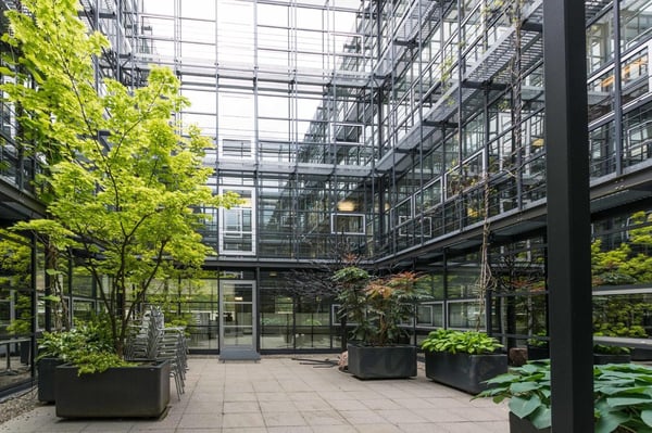 Büro mit Klimaanlage und Atrium 10