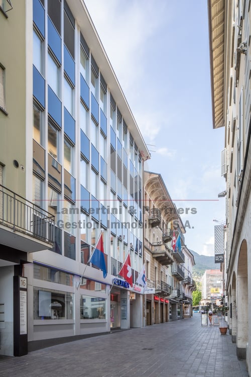 UFFICI LUMINOSI AL PENULTIMO PIANO 1