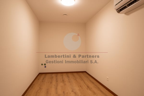 UFFICI LUMINOSI AL PENULTIMO PIANO 5