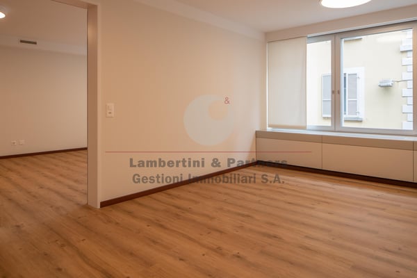 UFFICI LUMINOSI AL PENULTIMO PIANO 11