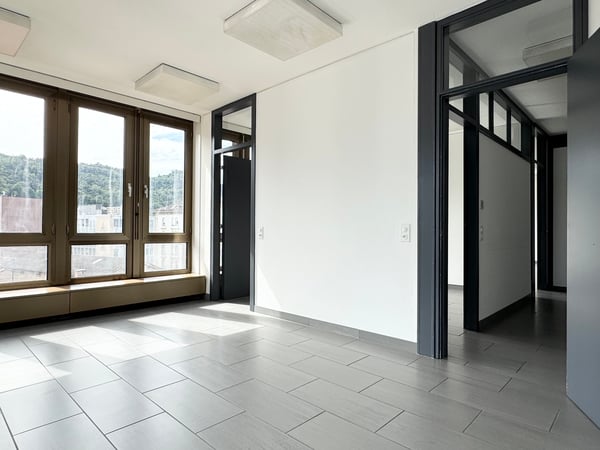 In pieno centro pedonale con condizionatori 5