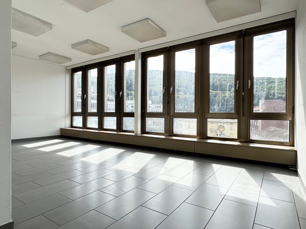 In pieno centro pedonale con condizionatori 2