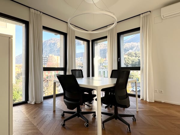 Splendido ufficio in pieno centro, con aria condizionata e parzialmente arredato (parcheggi inclusi) 1