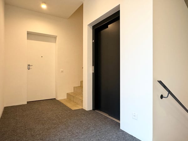 Splendido ufficio in pieno centro, con aria condizionata e parzialmente arredato (parcheggi inclusi) 9