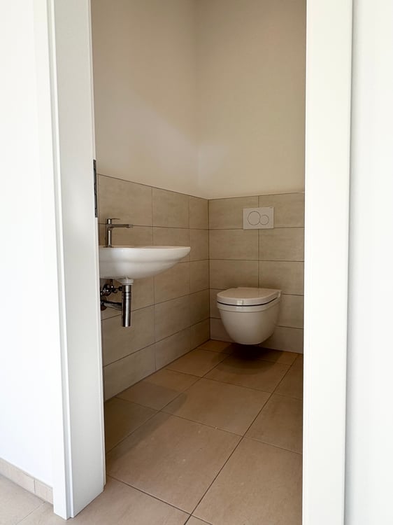 Spazio commerciale con ampie vetrine in stabile di alto standing 11