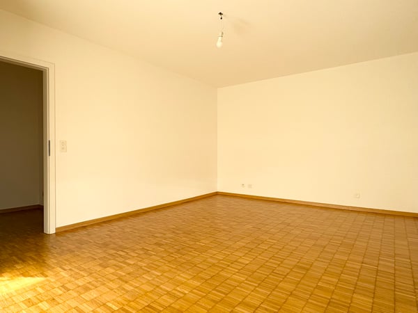 In comoda posizione a pochi passi dalla stazione ferroviaria 7