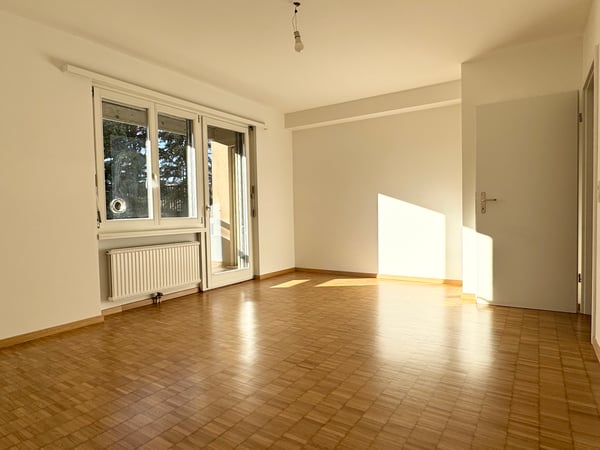 In comoda posizione a pochi passi dalla stazione ferroviaria 6