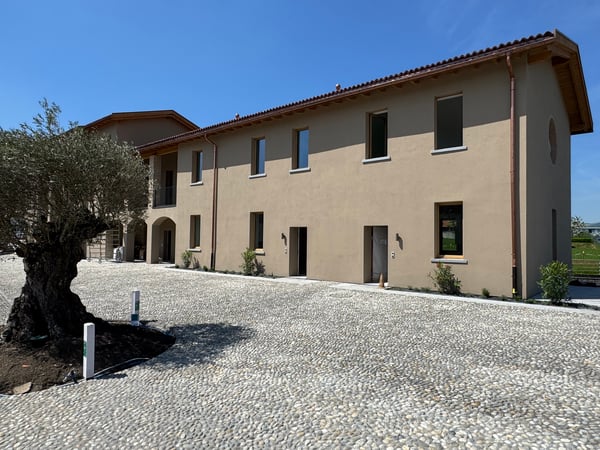 Ex masseria completamente ristrutturata, in prima locazione con splendida ampia terrazza discosta 3