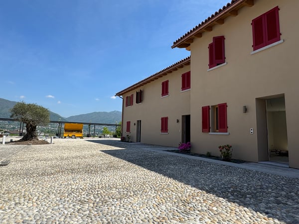 Ex masseria completamente ristrutturata, in prima locazione con splendida ampia terrazza discosta 5