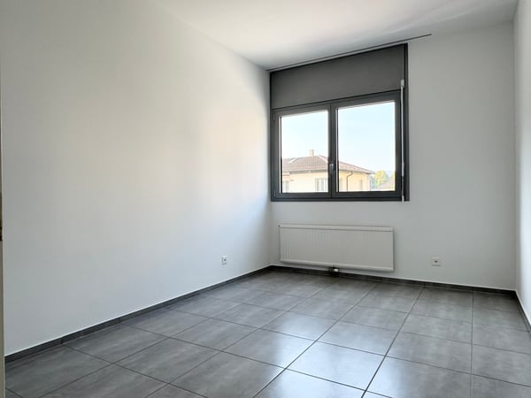 Su strada secondaria in comoda posizione 8