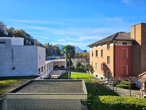 Bellinzona Daro: Ampia e confortevole casa bifamiliare con incantevole vista dominante 2