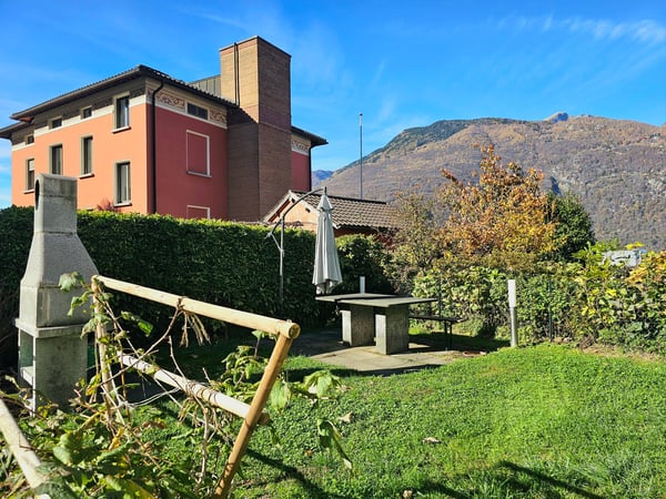 Bellinzona Daro: Ampia e confortevole casa bifamiliare con incantevole vista dominante 4