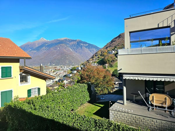 Bellinzona Daro: Ampia e confortevole casa bifamiliare con incantevole vista dominante 3