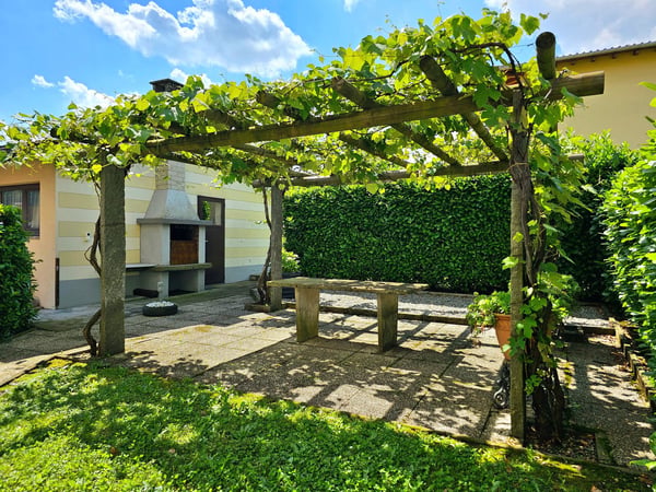 Stabio: Confortevole villa unifamiliare contigua con ampio giardino e importanti indici edificatori 3