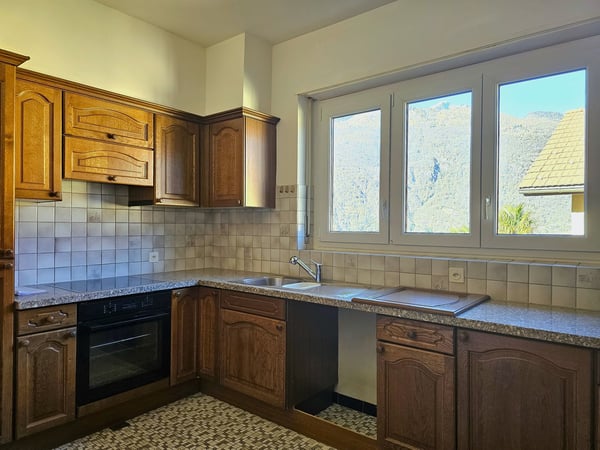 Bellinzona Daro: Geräumiges und komfortables Doppelhaus mit charmantem Panoramablick 9