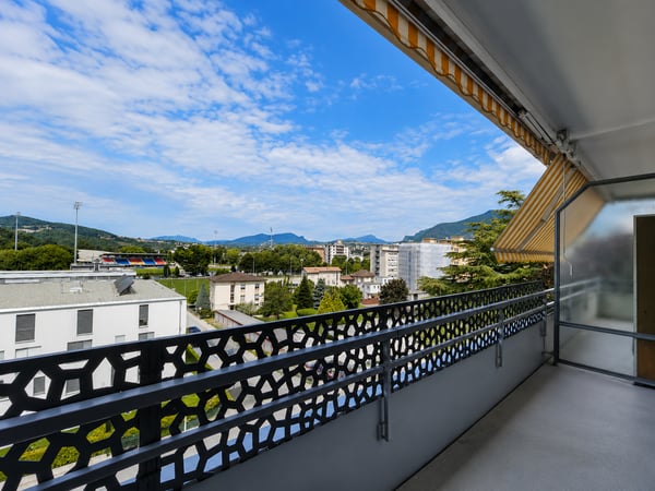 Chiasso: Affittasi rinnovato appartamento 2.5 locali con vista aperta 2