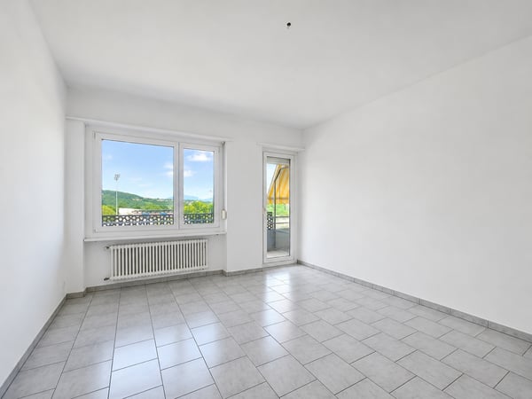 Chiasso: Affittasi rinnovato appartamento 2.5 locali con vista aperta 1