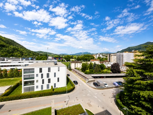 Chiasso: Affittasi rinnovato appartamento 2.5 locali con vista aperta 9