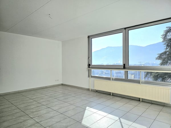 Vacallo: Confortevole e luminoso appartamento 5.5 locali con vista dominante 5
