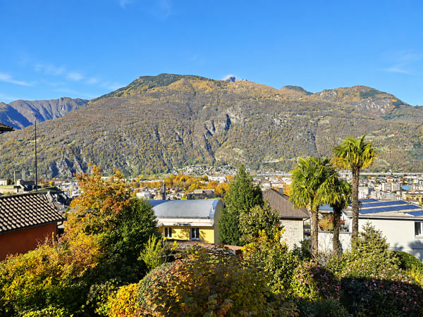 Bellinzona Daro: Ampia e confortevole casa bifamiliare con incantevole vista dominante 1