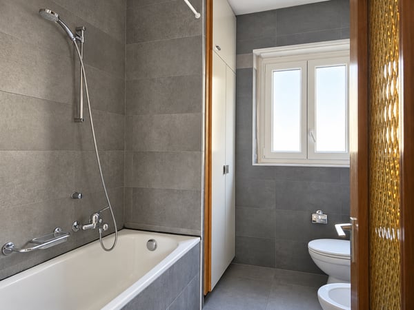 Bellinzona Daro: Ampia e confortevole casa bifamiliare con incantevole vista dominante 11