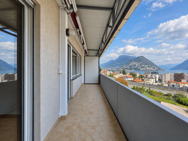 Lugano: Rinnovato 2.5 locali ultimo piano con splendida vista lago 2