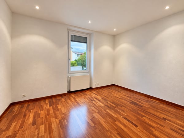 Chiasso: Elegante ufficio di rappresentanza 3 locali in zona centrale 9