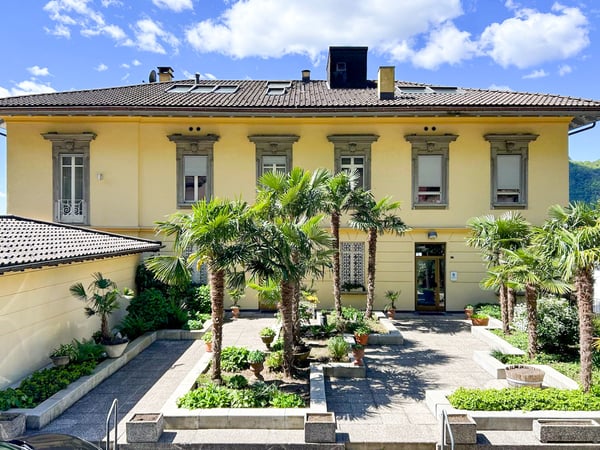 AMPIO UFFICIO CON SALE RIUNIONI E PARCHEGGI 12