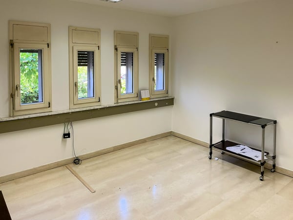 UFFICIO DI 1 LOCALI IN POSIZIONE CENTRALE A MENDRISIO 8