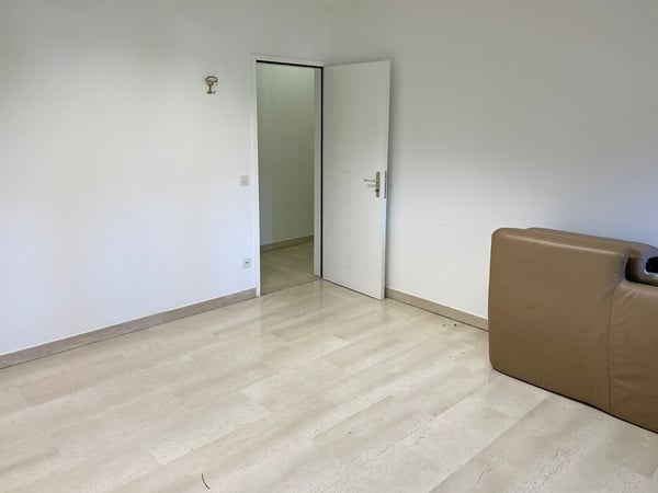 UFFICIO DI 1 LOCALI IN POSIZIONE CENTRALE A MENDRISIO 4