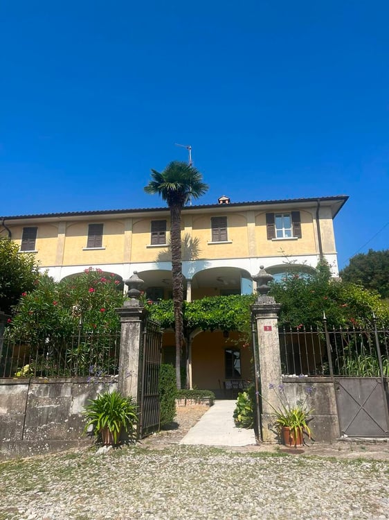 AFFASCINANTE CASA IN CORTE 12
