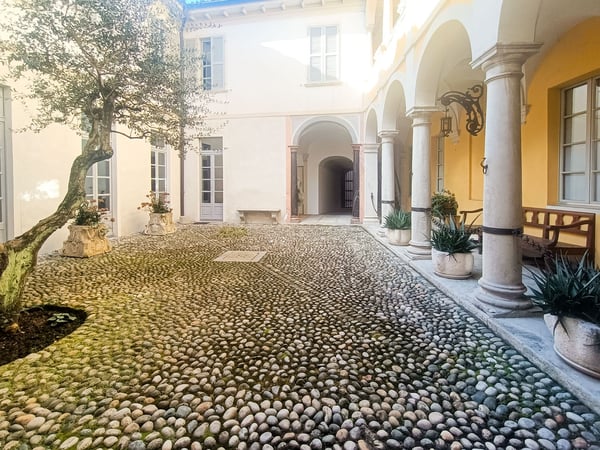 MONOLOCALE CON CORTE INTERNA NEL PRESTIGIOSO PALAZZO TORRIANI 1