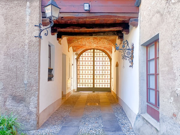 MONOLOCALE CON CORTE INTERNA NEL PRESTIGIOSO PALAZZO TORRIANI 8