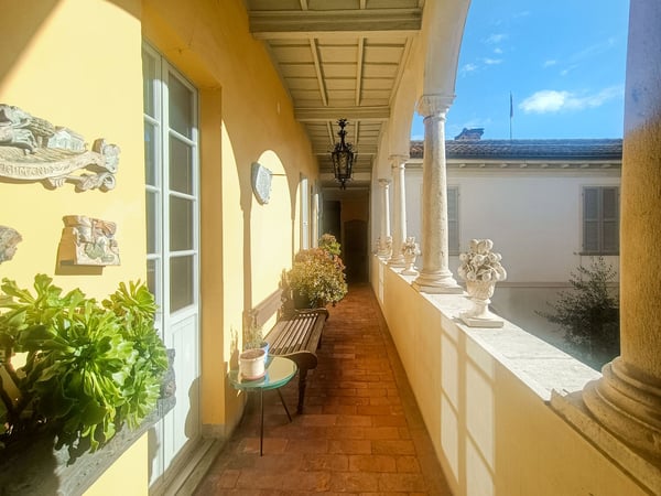 MONOLOCALE CON CORTE INTERNA NEL PRESTIGIOSO PALAZZO TORRIANI 9
