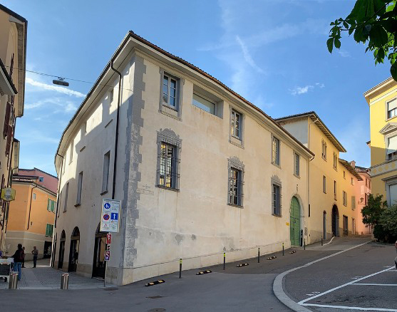 MONOLOCALE CON CORTE INTERNA NEL PRESTIGIOSO PALAZZO TORRIANI 10