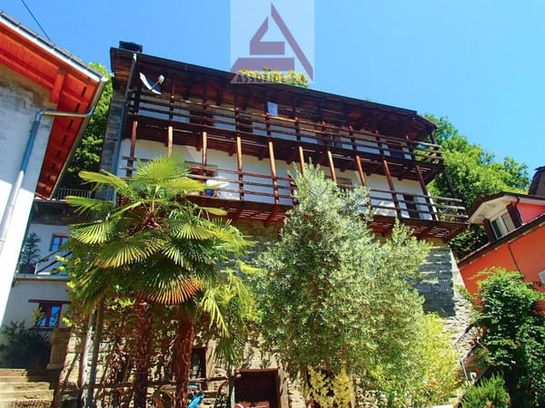 Casa con 6 appartamenti / Haus mit 6 Wohnungen 12