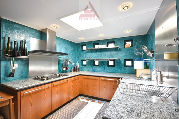 Villa con piscina / Villa mit Pool - ca. 300 m2 3