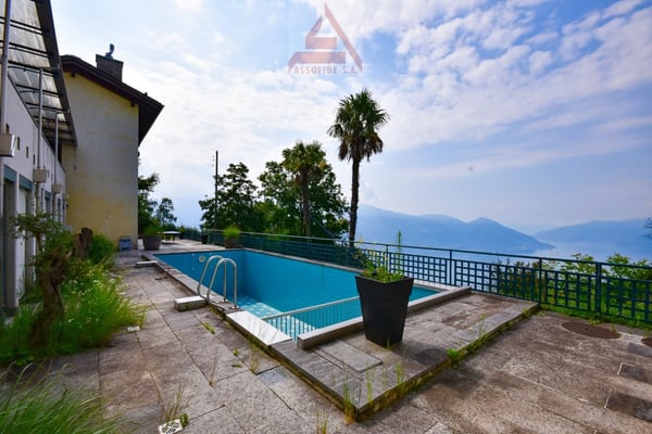 Villa con piscina / Villa mit Pool - ca. 300 m2 5