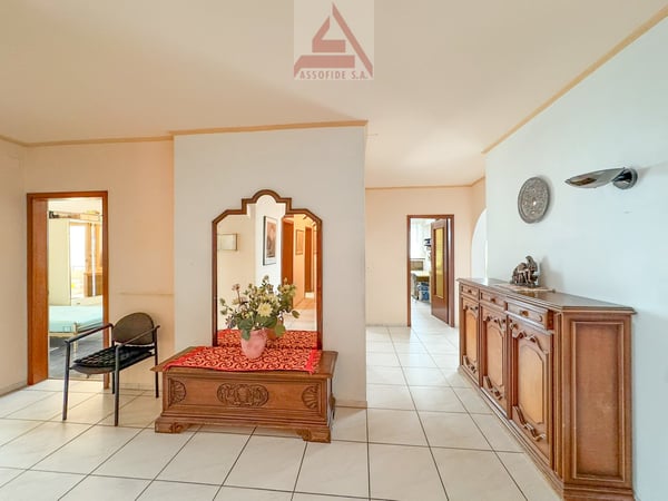 Spazioso 5.5 locali in zona centrale / Geräumige 5.5-Zimmer-Wohnung in zentraler Lage 6