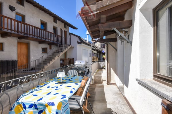 Casa bifamiliare a Losone – Un'oasi di tranquillità nel Ticino 4